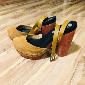 NWOT Flogg Genuine Leather Clog Platform Heel NWOT